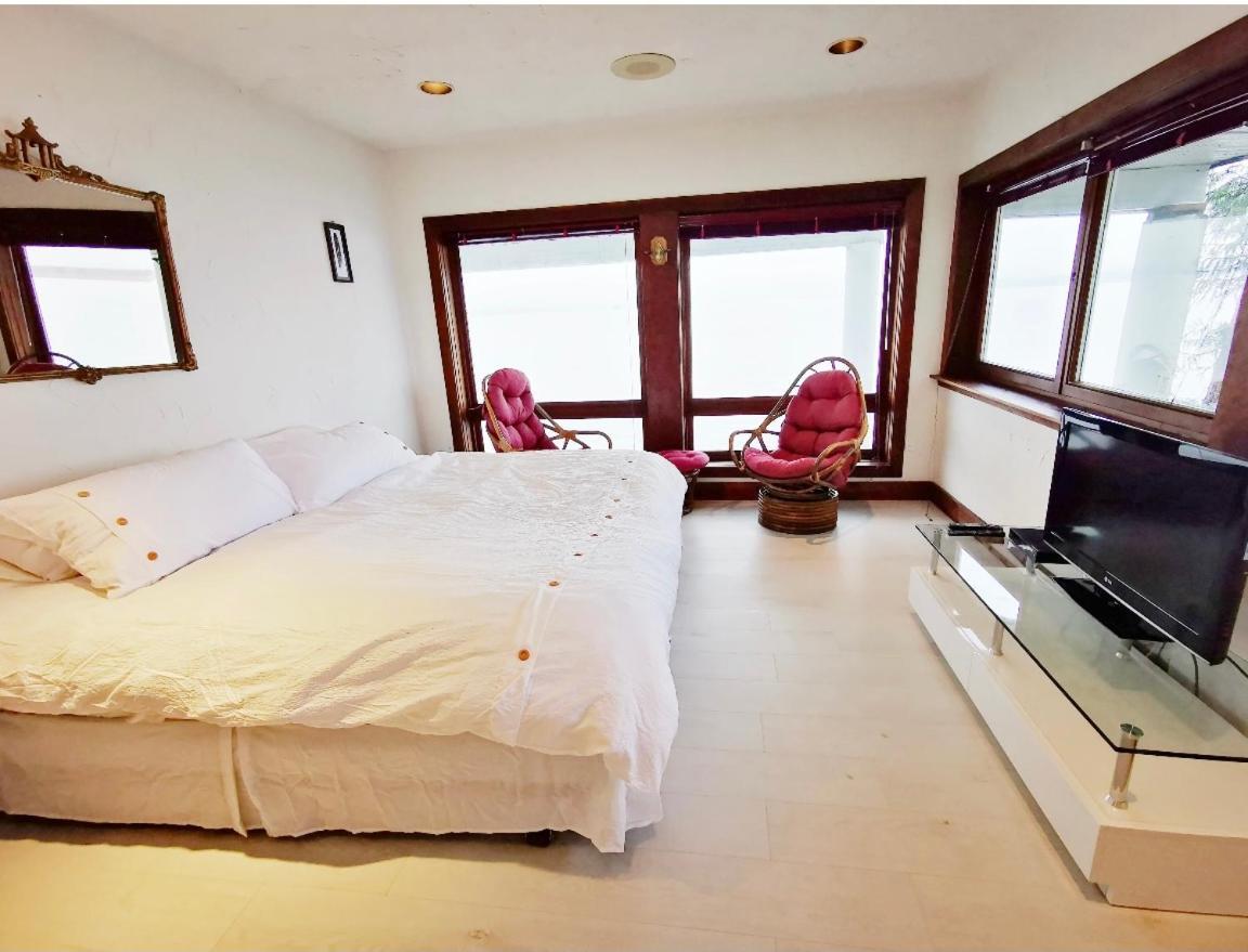 Walkon Waterfront Castle Cove Inn Chemainus Esterno foto