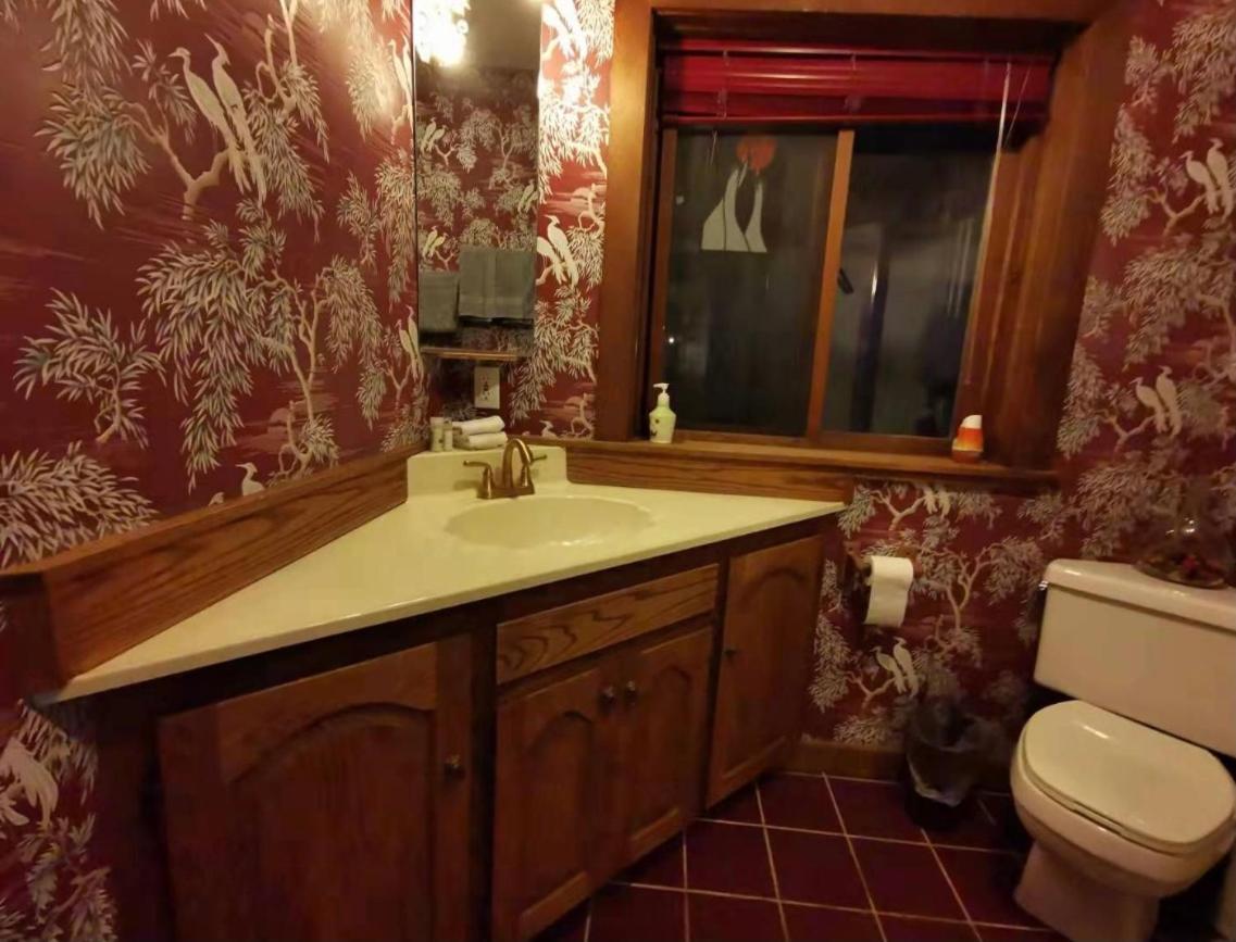 Walkon Waterfront Castle Cove Inn Chemainus Esterno foto