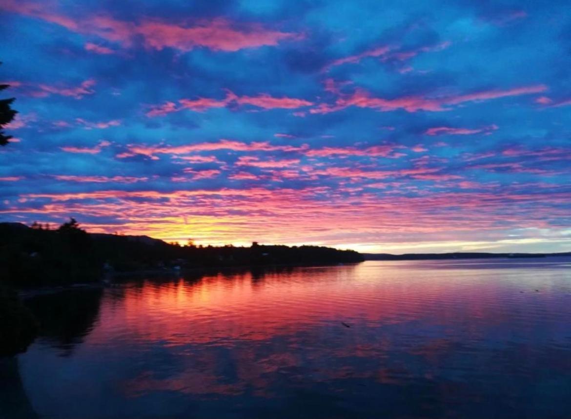 Walkon Waterfront Castle Cove Inn Chemainus Esterno foto