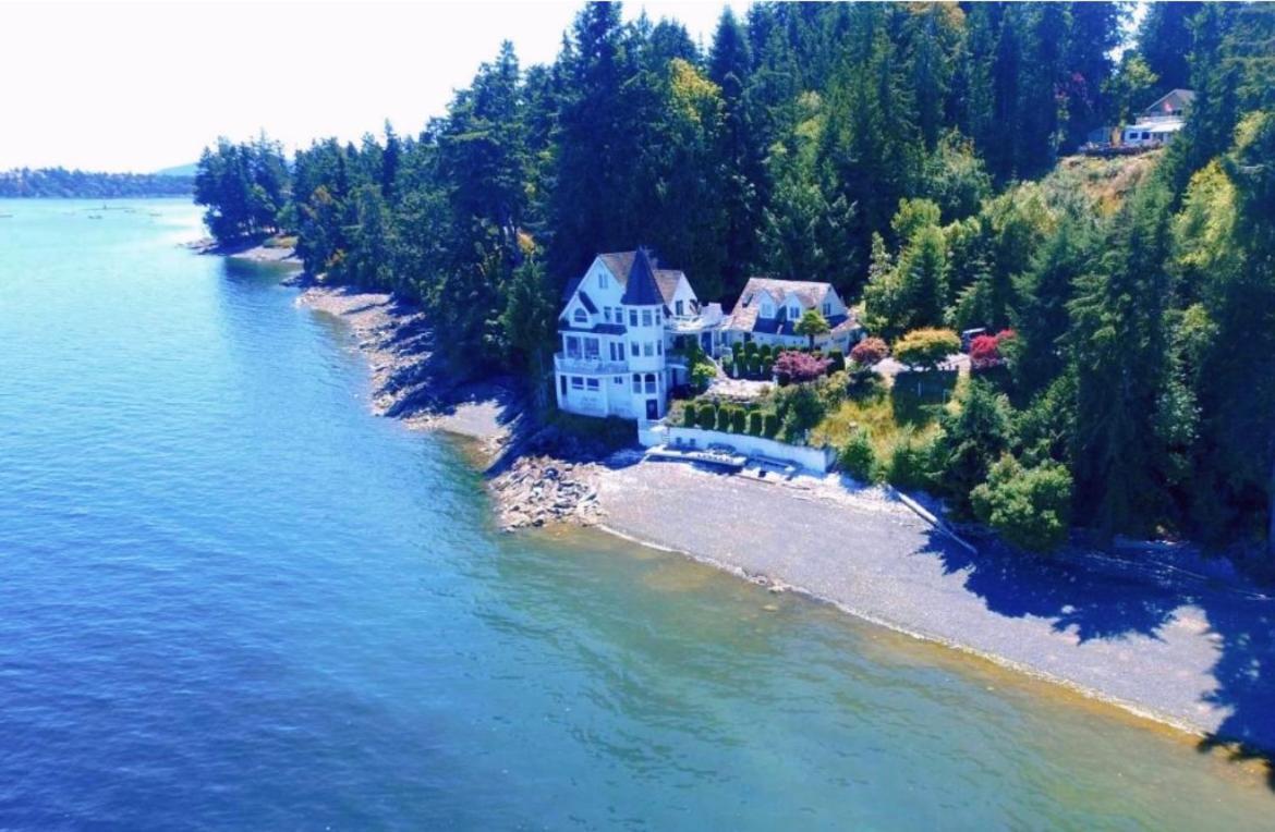 Walkon Waterfront Castle Cove Inn Chemainus Esterno foto